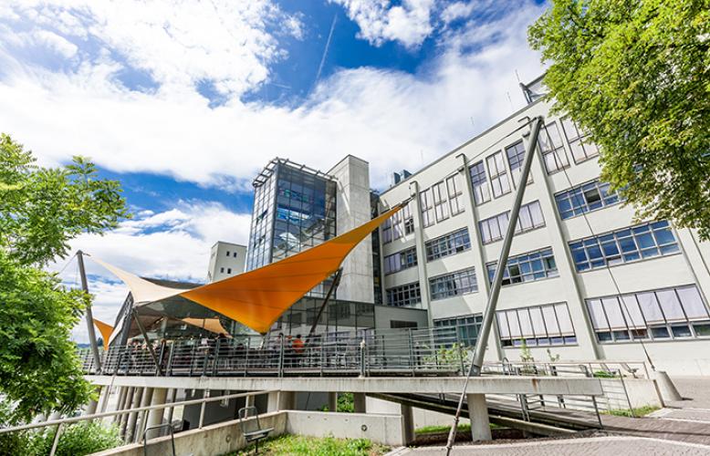 Der Campus der Ernst-Abbe-Hochschule in Jena mit denkmalgeschützten Gebäuden