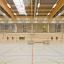 Die Drei-Feld-Halle in dem SBSZ Göschwitz war Teil des EEA-Projektes in Jena 2011. Zu sehen sind Volleyballfelder, Tischtennisplatten und Basketballkörbe in einer modernen Sporthalle