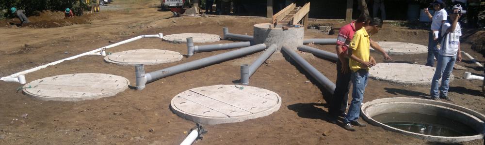 Neugebaute Wassertanks in San Marcos helfen den Bauern und ländlichen Familien über Dürreperioden hinweg. 