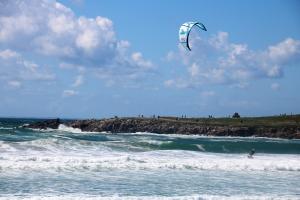 Der Pointe de la Torche in Plomeur ist ein beliebter Spot für Wassersportler und Wanderer