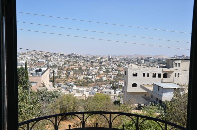 Blick über Beit Jala bei blauem Himmel